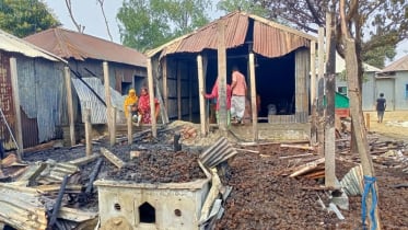 রায়গঞ্জে বসতবাড়ি আগুনে ভস্মীভূত