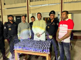 পরিত্যক্ত অবস্থায় ৩২৪ বোতল ফেন্সিডিল উদ্ধার