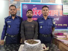 লালমোহনে ১ কেজি গাঁজাসহ যুবক আটক
