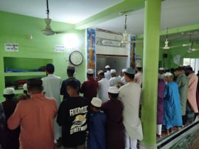 সৌদির সঙ্গে মিল রেখে দুমকীতে ঈদের নামাজ আদায়