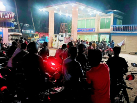 জামালপুরে বেড়েছে জ্বালানি তেলের চাহিদা: মোটরবাইক চালকদের ভিড় জামালপুরে বেড়েছে জ্বালানি তেলের চাহিদা: মোটরবাইক চালকদের ভিড়