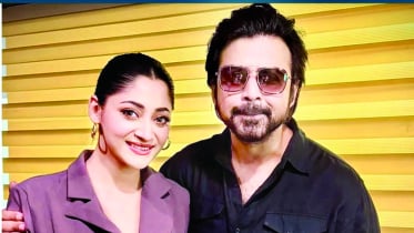 স্টেডিয়ামে নজর কাড়লেন পূজা-নিশো স্টেডিয়ামে নজর কাড়লেন পূজা-নিশো