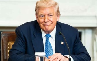 ইরানে ক্ষমতাসীনদের হত্যা করা ‘খুবই সম্মানজনক’ : ট্রাম্প