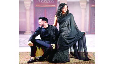 পোশাকে একুশের ছোঁয়া