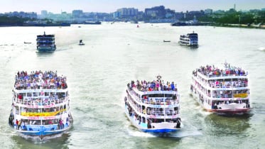 বাস-লঞ্চ-ট্রেন স্টেশনে ঘরমুখো মানুষের ভিড়