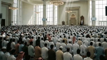 উপসাগরীয় দেশগুলোতে খোলা মাঠে নয়,মসজিদের ভেতরেই ঈদের নামাজ!
