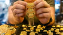 স্বর্ণের নতুন দামে দ্বিধায় ক্রেতারা! জেনে নিন আজকের নতুন দর