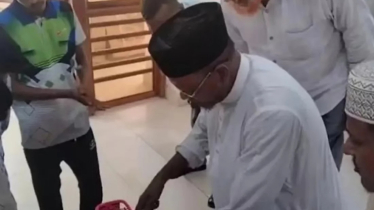 সরকারি সাইকেল নাতনিকে উপহার: সমালোচনার মুখে ফেরত দিলেন জামায়াত নেতা সরকারি সাইকেল নাতনিকে উপহার: সমালোচনার মুখে ফেরত দিলেন জামায়াত নেতা