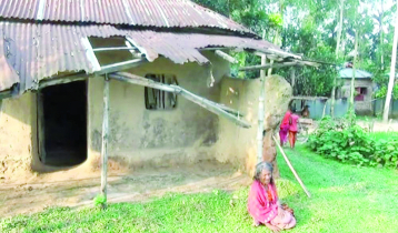 ঝুপড়ি ঘরে জীবন কাটছে প্রতিবন্ধী মেহেরুন নেছার