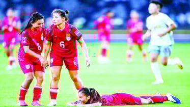 যেভাবে ঋতুপর্ণাদের সুবর্ণ সুযোগ হাতছাড়া