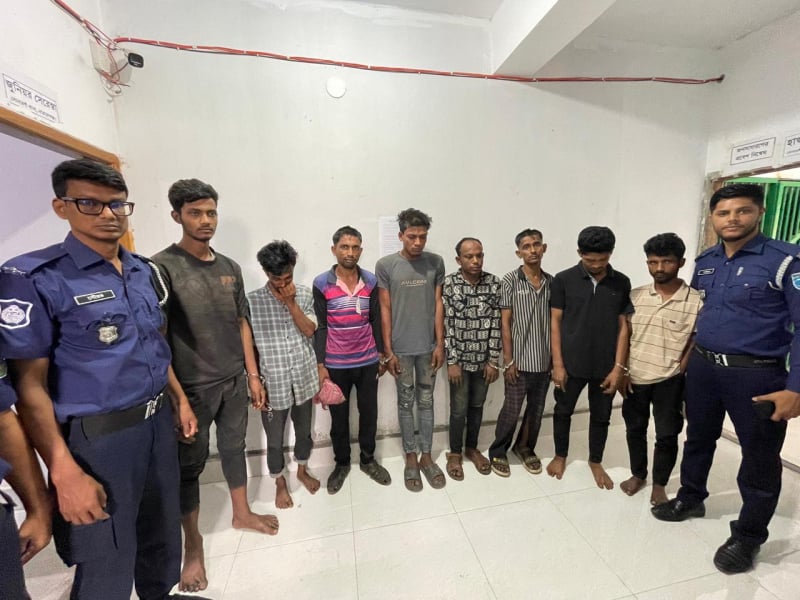 ঢাকা-চট্টগ্রাম মহাসড়কে ডাকাতির প্রস্তুতিকালে অস্ত্রসহ  ডাকাত চক্র গ্রেফতার