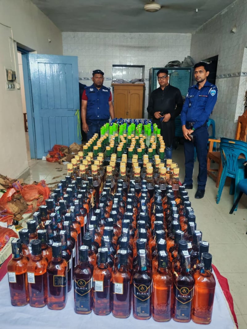 বাঞ্ছারামপুরে পুলিশের অভিযানে ৩৮৯ বোতল ভারতীয় মদ উদ্ধার