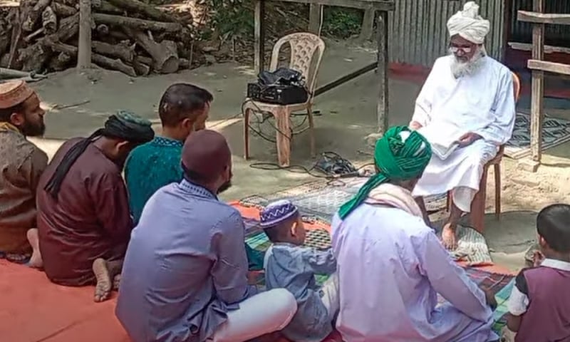 চাঁদপুরে মাইকে জানিয়ে আগাম ঈদ পালন, আলোচনায় গ্রামবাসী