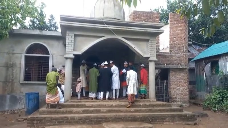 তাহিরপুরের কয়েকটি গ্রামে আগাম ঈদ উদযাপন