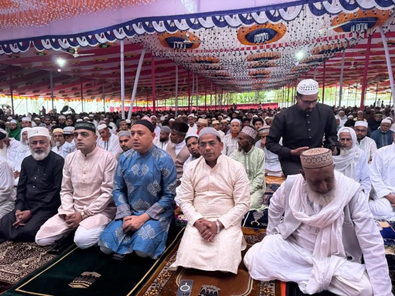 মুকসুদপুর সদর ঈদগাহে ঈদের নামাজ আদায় করলেন এমপি সেলিমুজ্জামান সেলিম