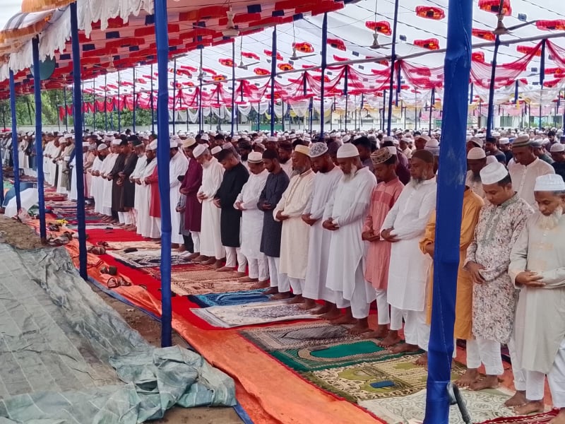 মাগুরায় ইদ জামাত অনুষ্ঠিত  