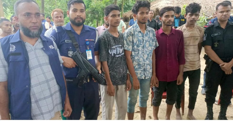 টেকনাফের পাহাড়ি আস্তানা থেকে চার যুবক উদ্ধার