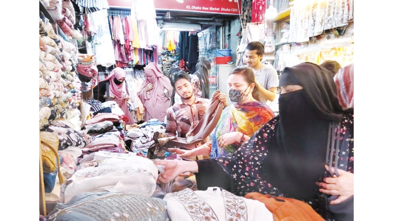 ঈদের কেনাকাটায় সরগরম রাজশাহীর সিল্কপল্লী