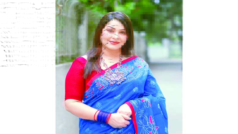 ‘মানুষটিকে দেখ’ সিনেমায় গাইলেন মুন্নী