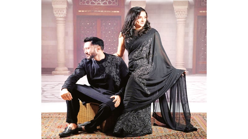 পোশাকে একুশের ছোঁয়া