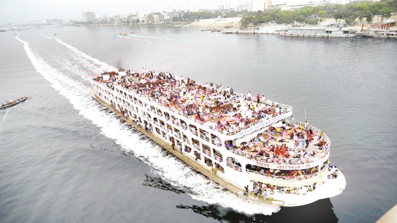 নাড়ির টানে প্রিয়জনের কাছে ফিরছে মানুষ