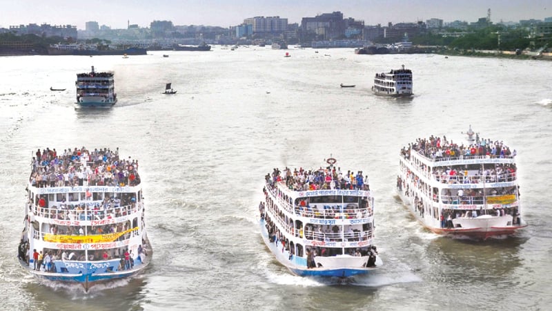 বাস-লঞ্চ-ট্রেন স্টেশনে ঘরমুখো মানুষের ভিড়