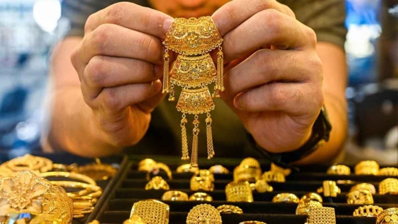 স্বর্ণের নতুন দামে দ্বিধায় ক্রেতারা! জেনে নিন আজকের নতুন দর