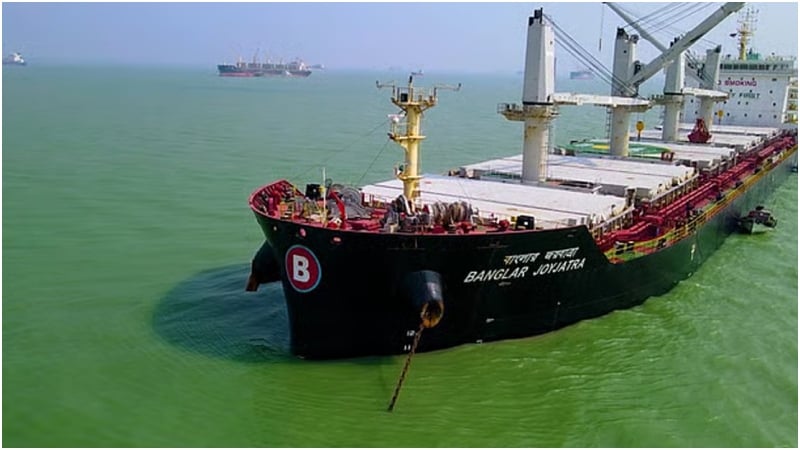 মিসাইল আতঙ্কে হরমুজ পেরোতে পারেনি বাংলাদেশি জাহাজ ‘বাংলার জয়যাত্রা’