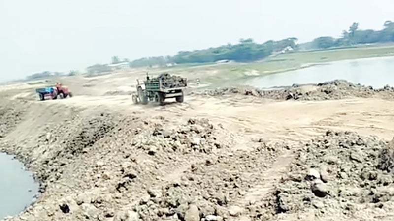 নির্ধারিত সময়ে শেষ হয়নি ফসলরক্ষা বাঁধ নির্মাণ
