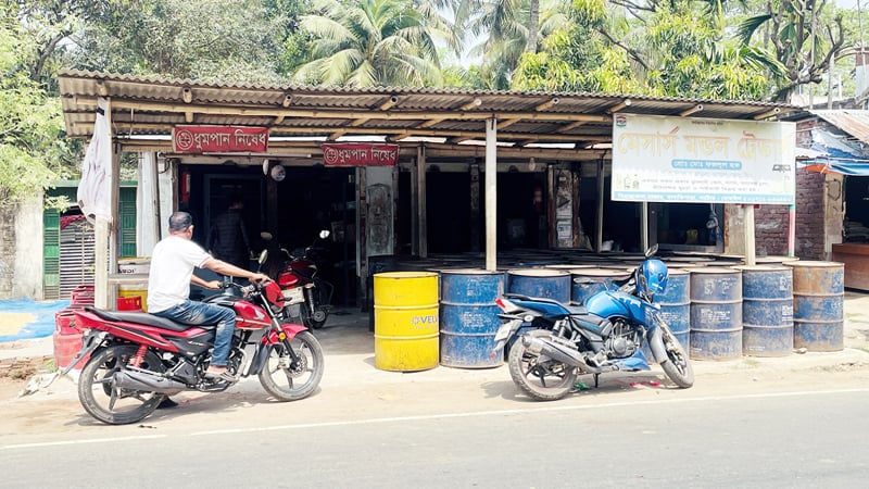 বাগাতিপাড়ায় জ্বালানি তেল সংকটে অচলাবস্থায় কৃষি ও পরিবহন