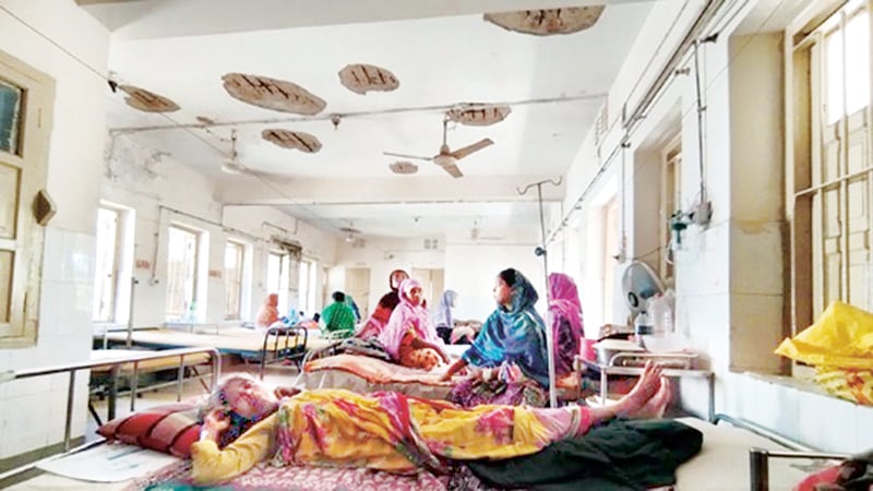 স্বাস্থ্য কমপ্লেক্স যেন মরণফাঁদ