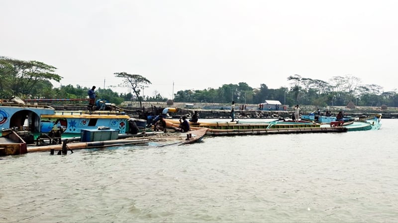 তেঁতুলিয়া নদী থেকে অবৈধ বালু উত্তোলন