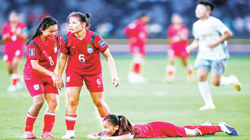 যেভাবে ঋতুপর্ণাদের সুবর্ণ সুযোগ হাতছাড়া