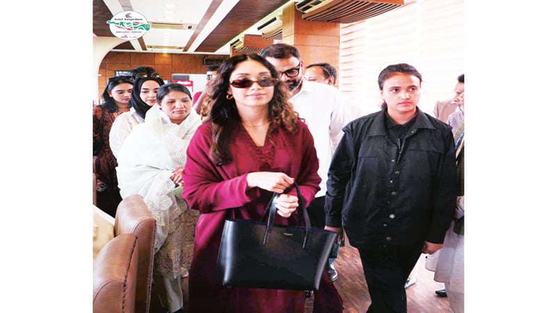 মিরপুরে গ্যালারিতে জাইমা রহমান