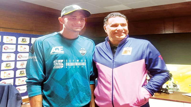 ওয়াকারের পরামর্শ বদলে দিয়েছে নাহিদকে