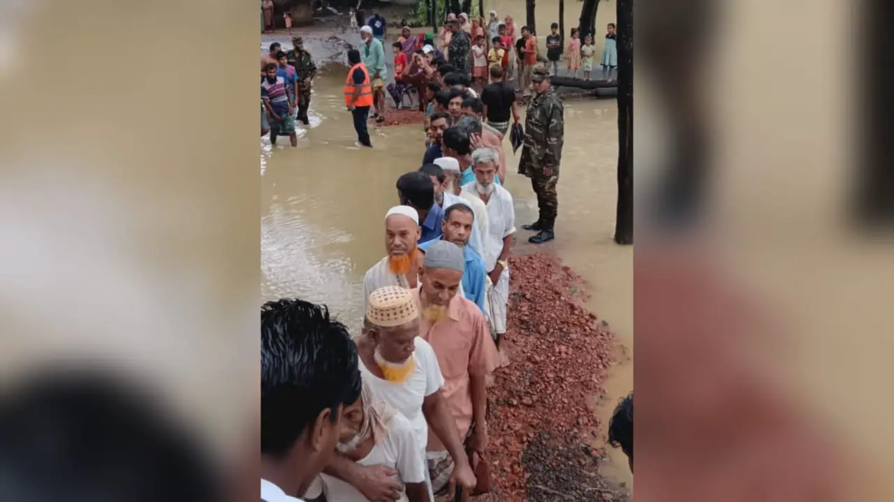 ছবি: ফেনীতে বন্যায় সেনাবাহিনীর কর্মতৎপরতা