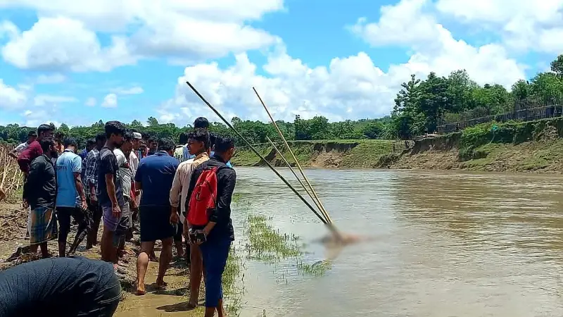 ছবি: আলীকদম উপজেলার তৈন খালে ভেসে আসা নারী পর্যটক স্মৃতি আক্তার (২২)